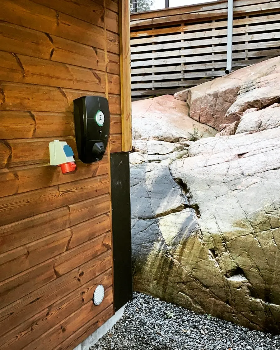 Laddbox monterad på villa